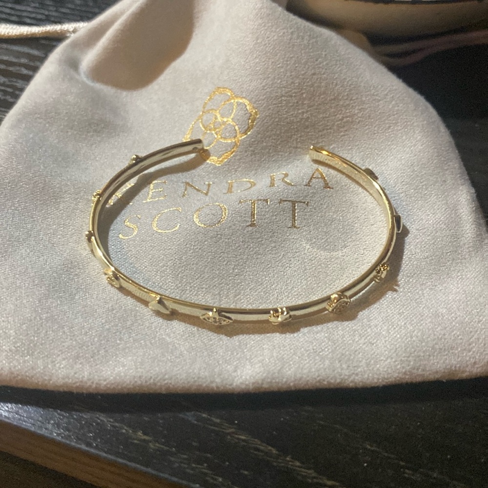 Kendra Scott bangel bracelet, dainty, beautiful gold bracelet